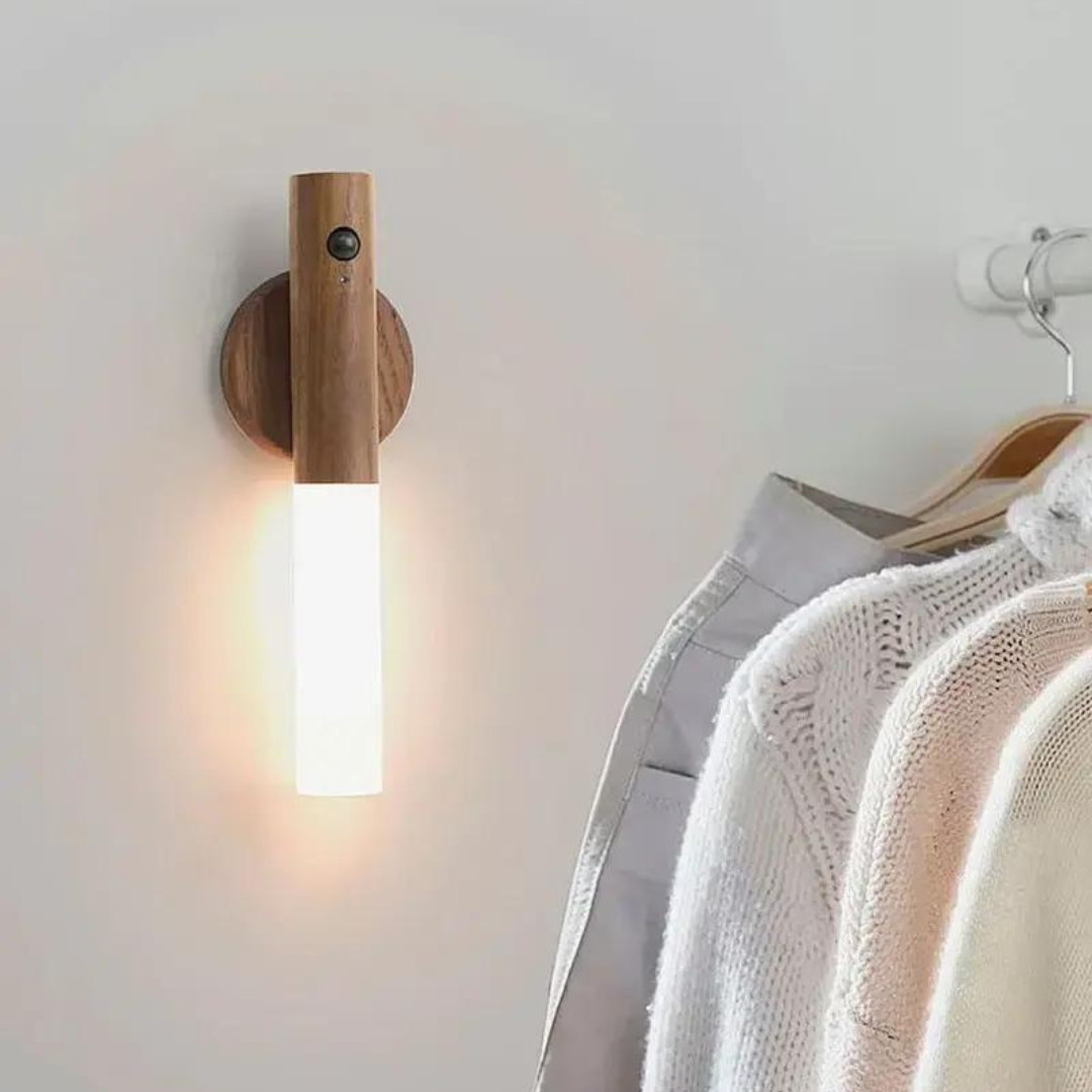 Applique Murale Oka – Lumière Nomade en Bois Naturel