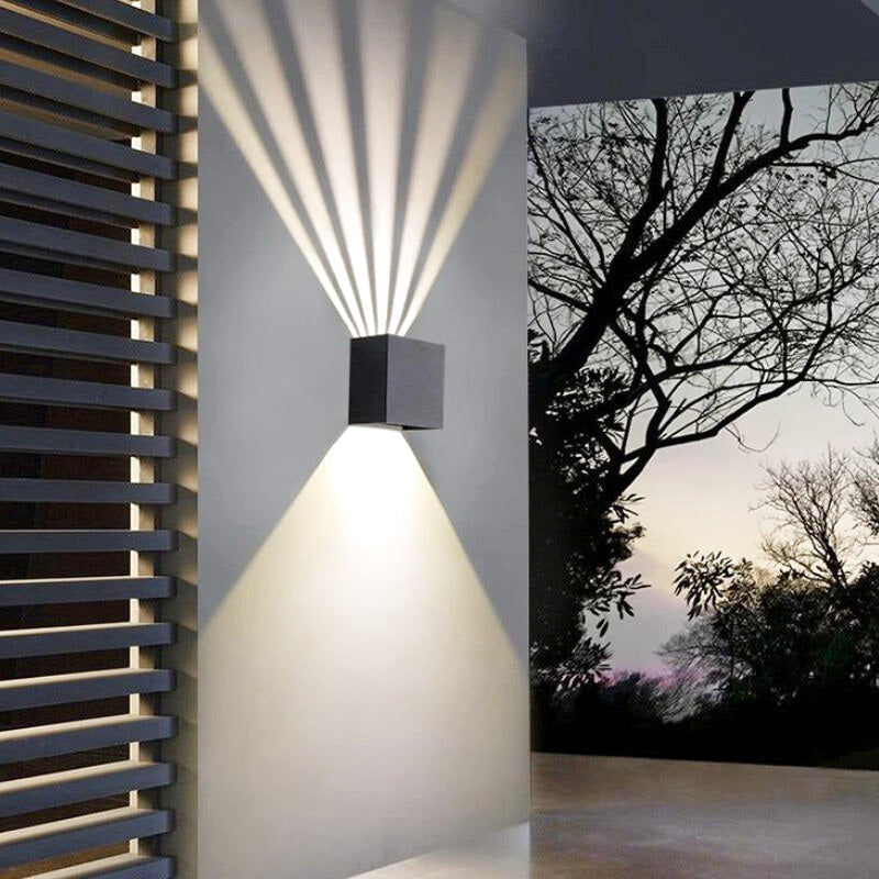 Applique Murale Extérieure Cube LED – Effet Éventail Lumineux