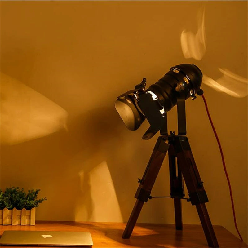 Lampe Trépied Studio – Ambiance Cinéma à Domicile