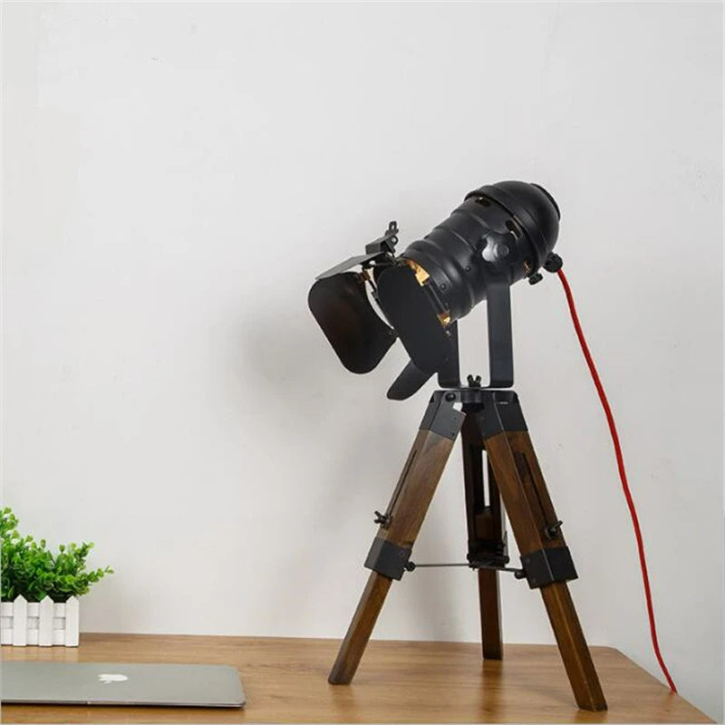 Lampe Trépied Studio – Ambiance Cinéma à Domicile